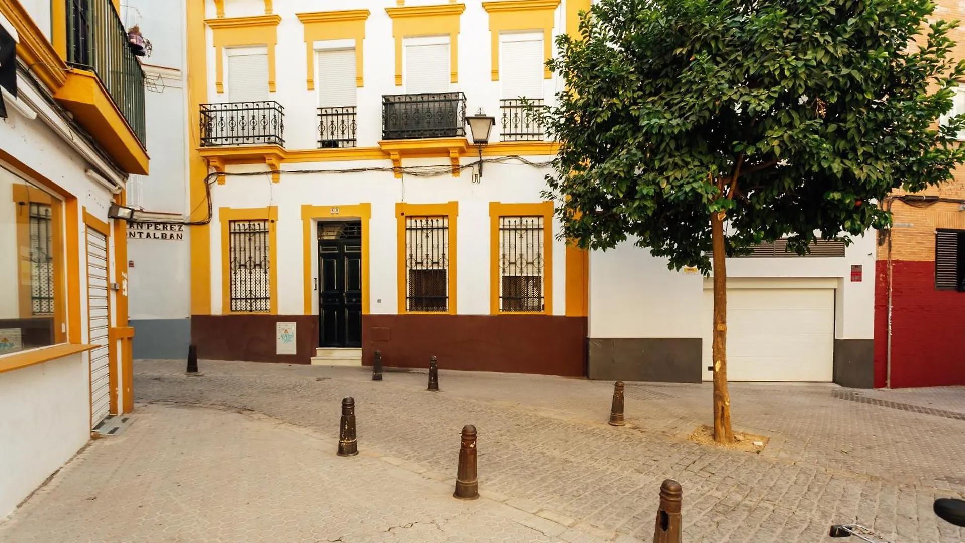 Alohamundi Joaquin Costa Apartment Seville Spain